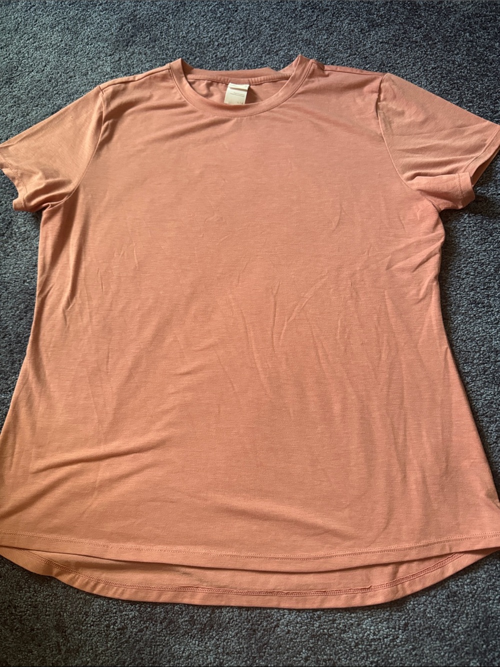 Lolë poly/merino wool blend tee NWOT- L